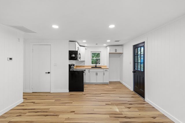 11 Fifth Ave, Lakeville, MA 02347