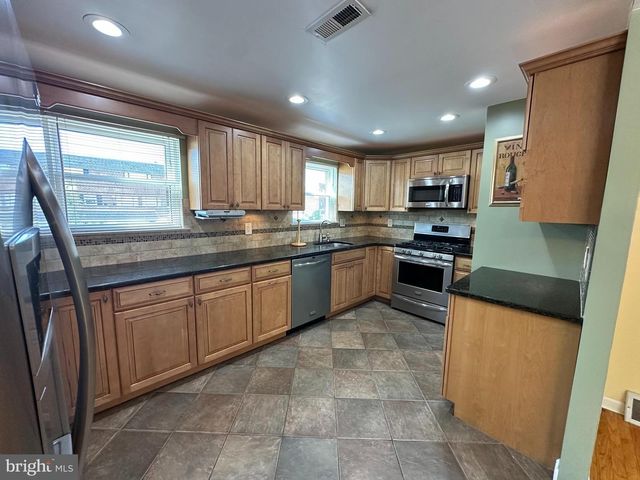 133 MEADOW LN, Philadelphia, PA 19154
