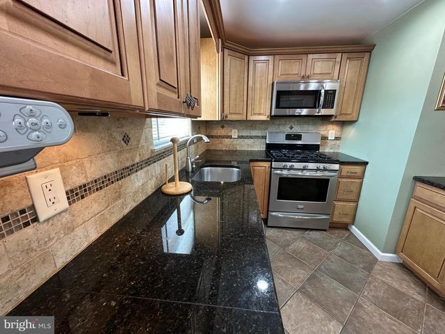 133 MEADOW LN, Philadelphia, PA 19154