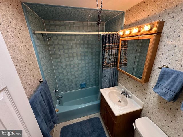 133 MEADOW LN, Philadelphia, PA 19154