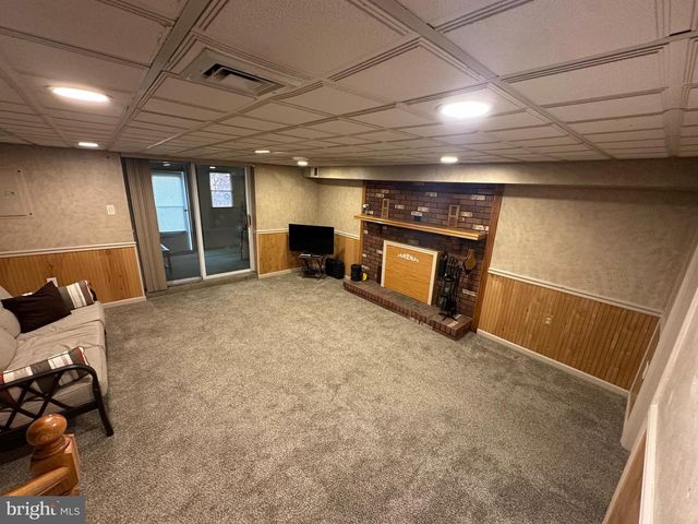 133 MEADOW LN, Philadelphia, PA 19154