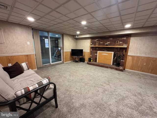 133 MEADOW LN, Philadelphia, PA 19154