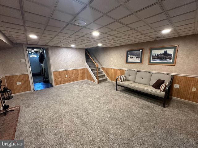 133 MEADOW LN, Philadelphia, PA 19154