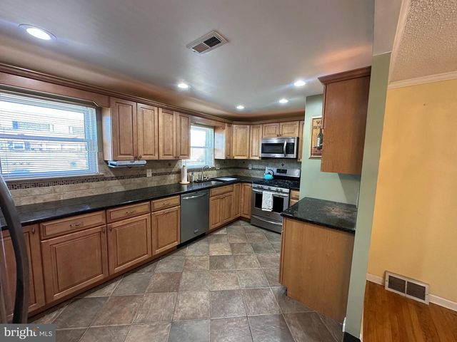 133 MEADOW LN, Philadelphia, PA 19154
