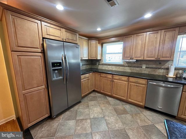 133 MEADOW LN, Philadelphia, PA 19154
