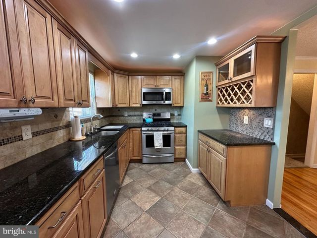 133 MEADOW LN, Philadelphia, PA 19154