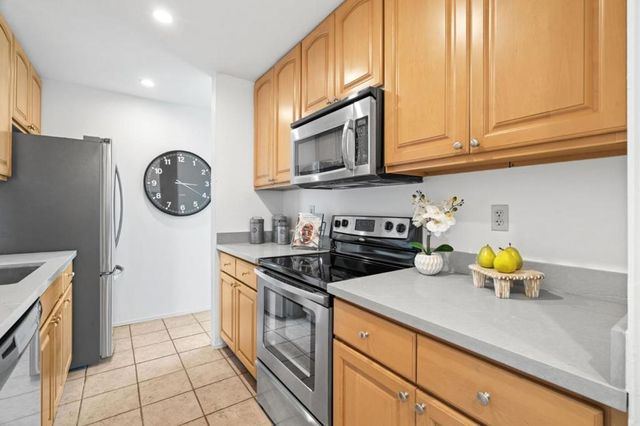 320 Vallejo Drive 22, Millbrae, CA 94030