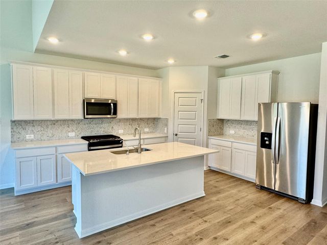204 Coopers Hawk Crest, Cedar Creek, TX 78612