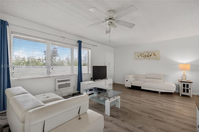3922 NE 166th St S303, North Miami Beach, FL 33160