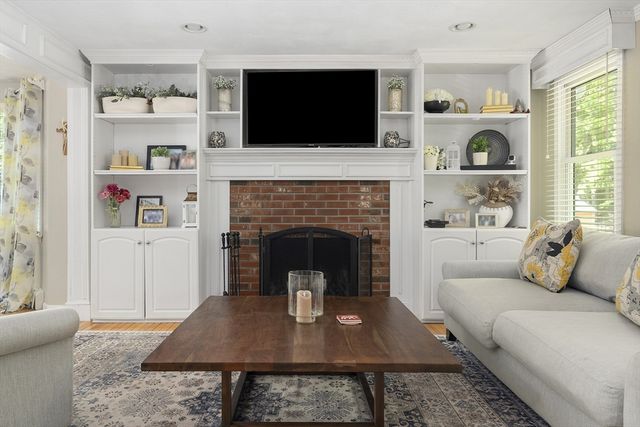 9 Catherine Ave, Franklin, MA 02038