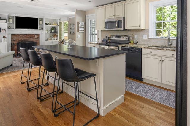 9 Catherine Ave, Franklin, MA 02038