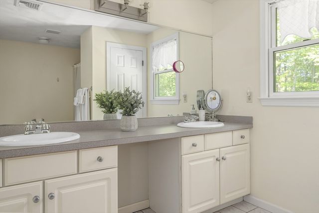 9 Catherine Ave, Franklin, MA 02038