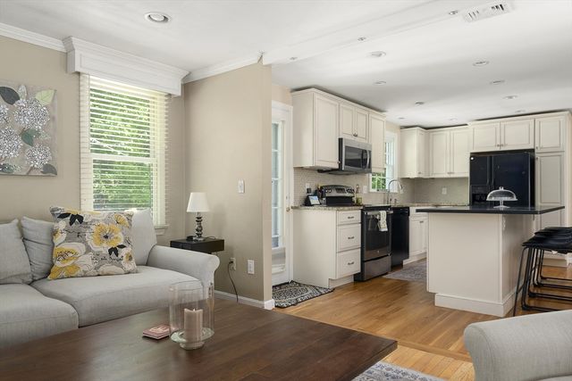 9 Catherine Ave, Franklin, MA 02038
