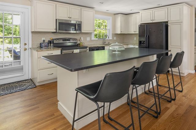 9 Catherine Ave, Franklin, MA 02038