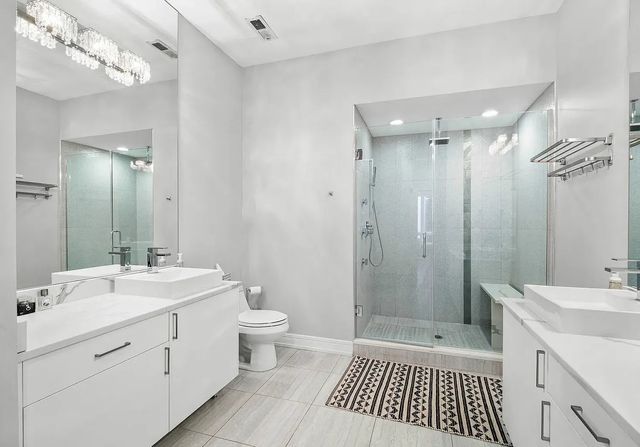 650 N Morgan Street 202, Chicago, IL 60642
