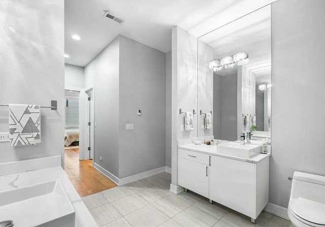 650 N Morgan Street 202, Chicago, IL 60642
