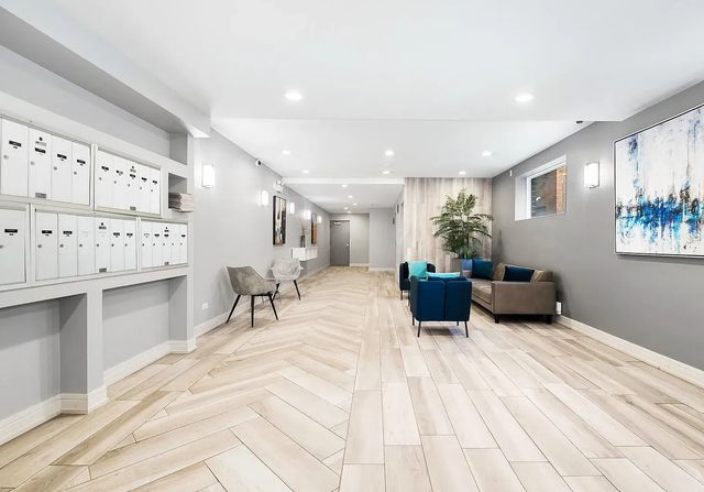 650 N Morgan Street 202, Chicago, IL 60642