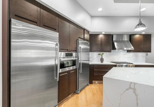 650 N Morgan Street 202, Chicago, IL 60642