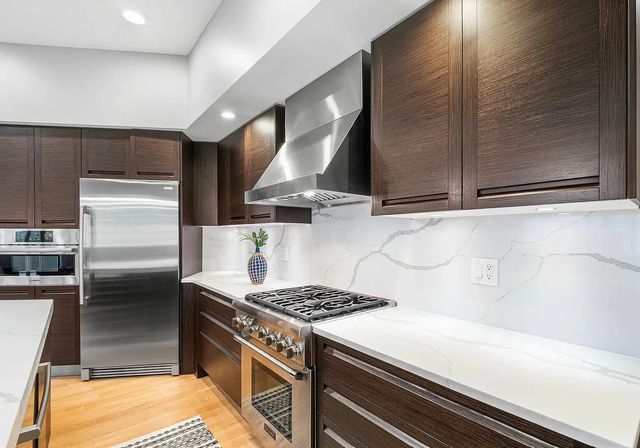 650 N Morgan Street 202, Chicago, IL 60642