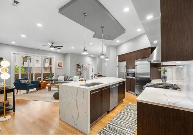 650 N Morgan Street 202, Chicago, IL 60642