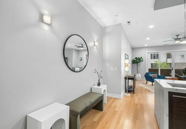 650 N Morgan Street 202, Chicago, IL 60642