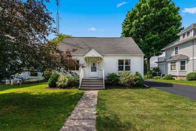 262 W North Street, Juneau, WI 53039