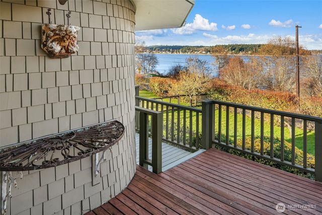 9722 SW Windmill Street, Vashon, WA 98070