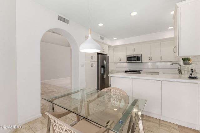 10068 E CINNABAR Avenue, Scottsdale, AZ 85258