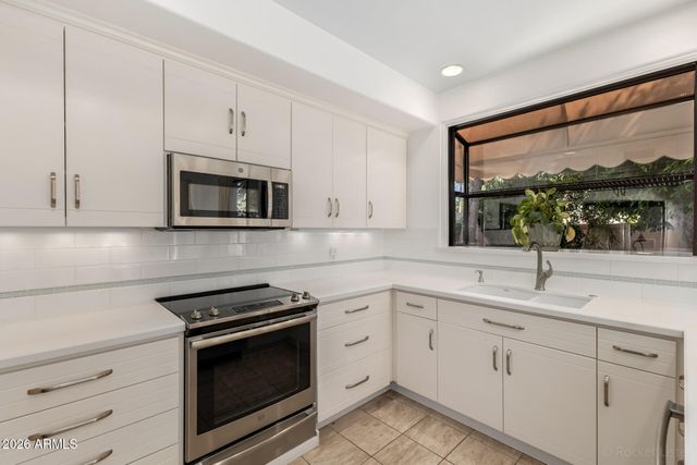 10068 E CINNABAR Avenue, Scottsdale, AZ 85258