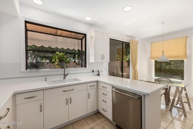 10068 E CINNABAR Avenue, Scottsdale, AZ 85258