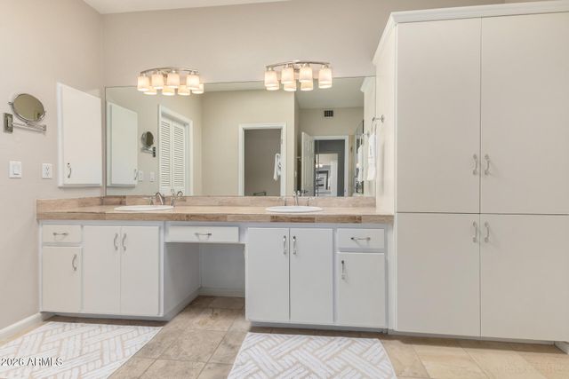 10068 E CINNABAR Avenue, Scottsdale, AZ 85258