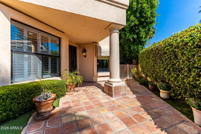 10068 E CINNABAR Avenue, Scottsdale, AZ 85258