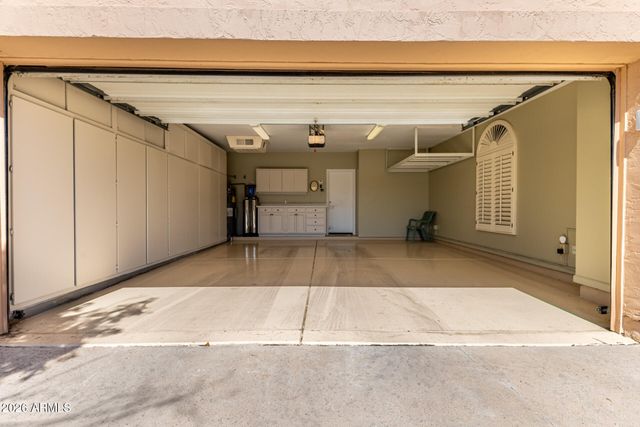 10068 E CINNABAR Avenue, Scottsdale, AZ 85258