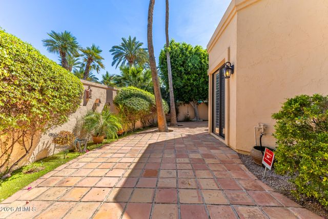 10068 E CINNABAR Avenue, Scottsdale, AZ 85258