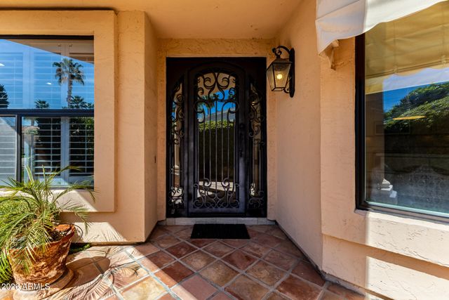 10068 E CINNABAR Avenue, Scottsdale, AZ 85258