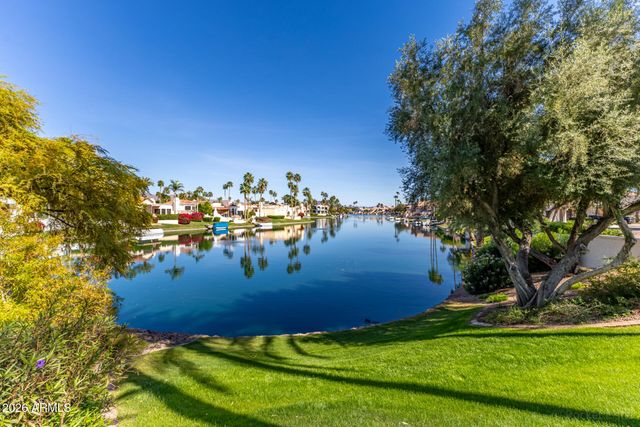 10068 E CINNABAR Avenue, Scottsdale, AZ 85258