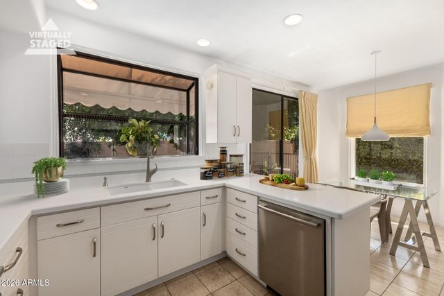 10068 E CINNABAR Avenue, Scottsdale, AZ 85258