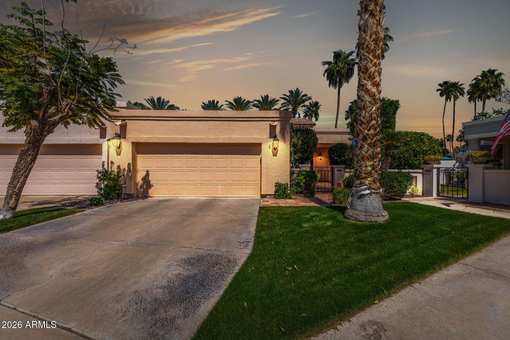 10068 E CINNABAR Avenue, Scottsdale, AZ 85258