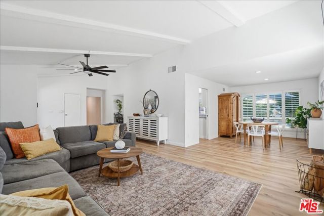 10940 Andora Avenue, Chatsworth (los Angeles), CA 91311