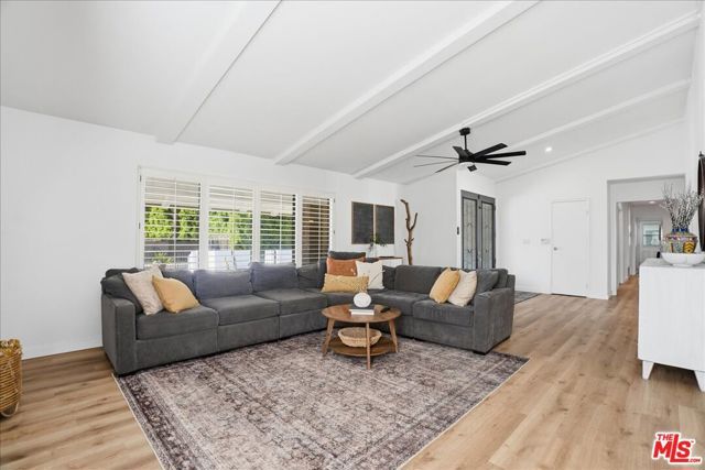 10940 Andora Avenue, Chatsworth (los Angeles), CA 91311