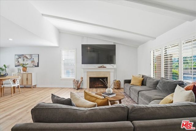 10940 Andora Avenue, Chatsworth (los Angeles), CA 91311