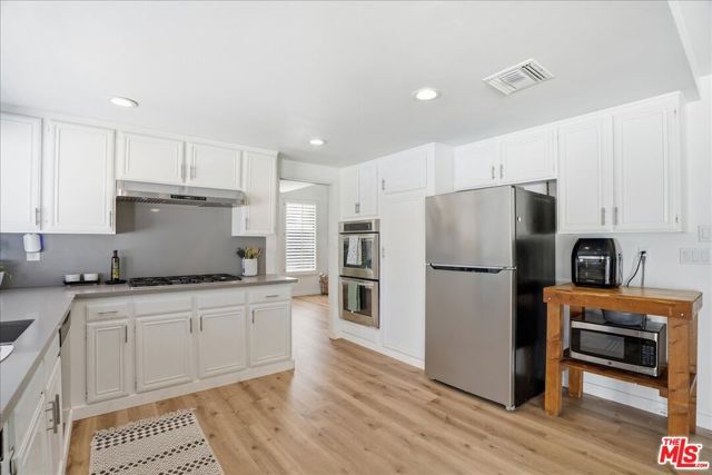 10940 Andora Avenue, Chatsworth (los Angeles), CA 91311