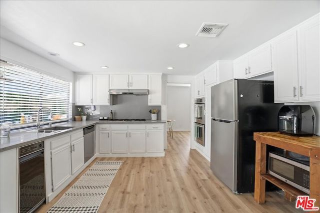 10940 Andora Avenue, Chatsworth (los Angeles), CA 91311