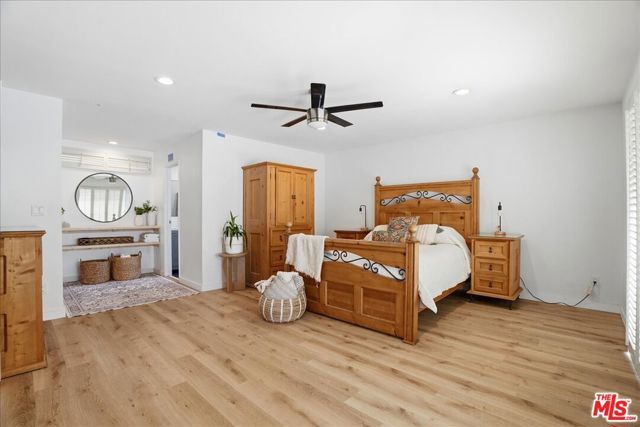 10940 Andora Avenue, Chatsworth (los Angeles), CA 91311