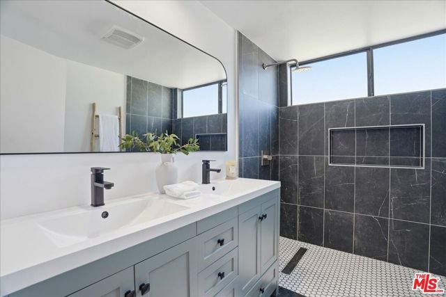 10940 Andora Avenue, Chatsworth (los Angeles), CA 91311