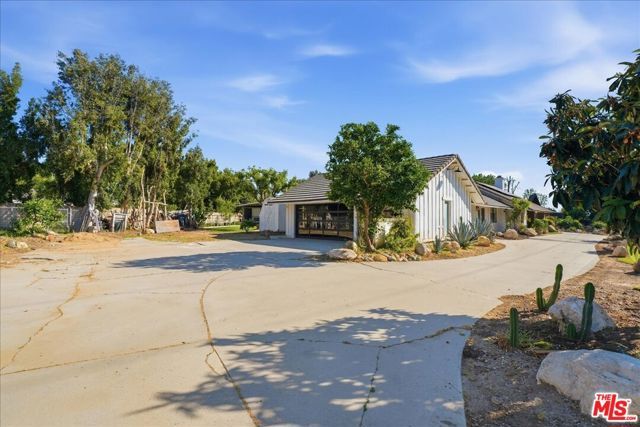 10940 Andora Avenue, Chatsworth (los Angeles), CA 91311