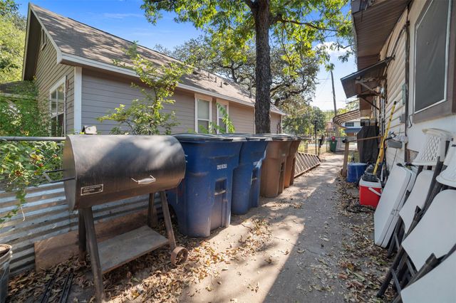 800 Vargas RD, Austin, TX 78741