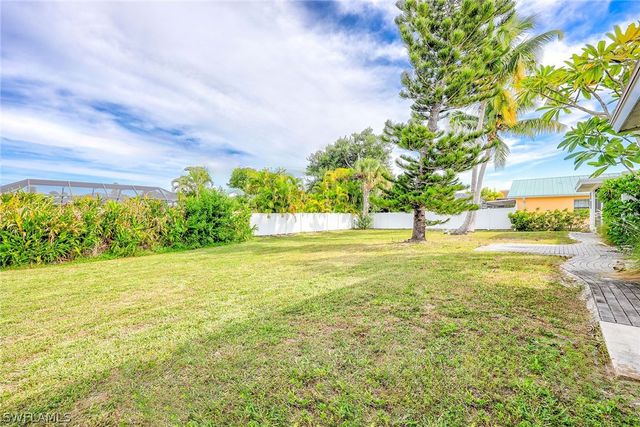 527 109th AVE N, Naples, FL 34108