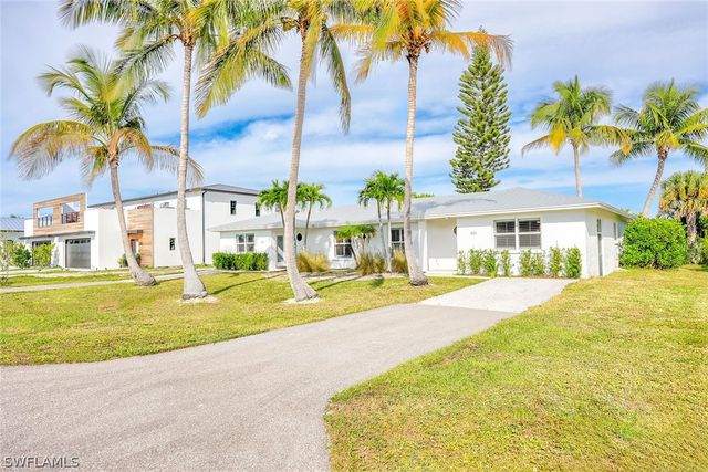527 109th AVE N, Naples, FL 34108