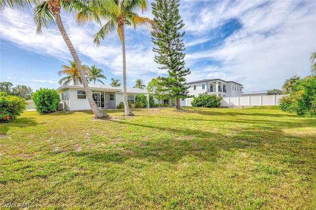 527 109th AVE N, Naples, FL 34108